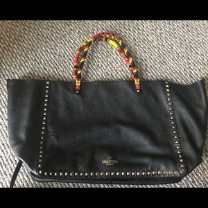 VALENTINO ROCKSTUD TRIBAL DOUBLE REVERSIBLE LEATHER TOTE IN BLACK/RED